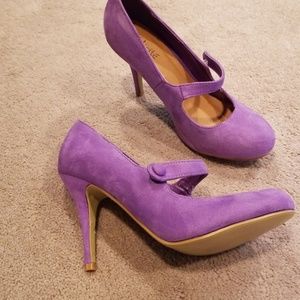 Publicite purple suede shoes